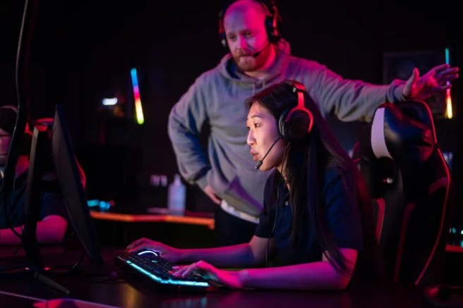How Competition And Community Shape Online Gaming